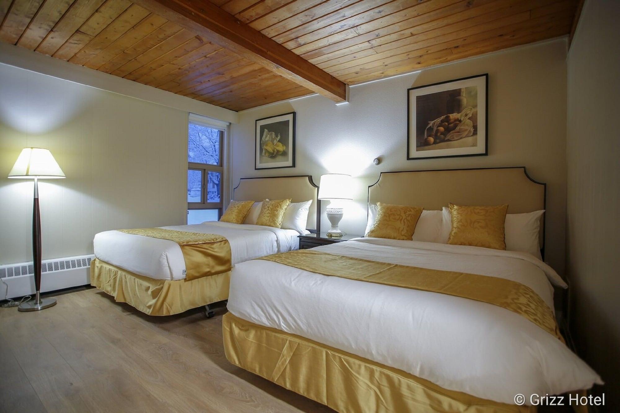 Grizz Hotel Revelstoke Esterno foto