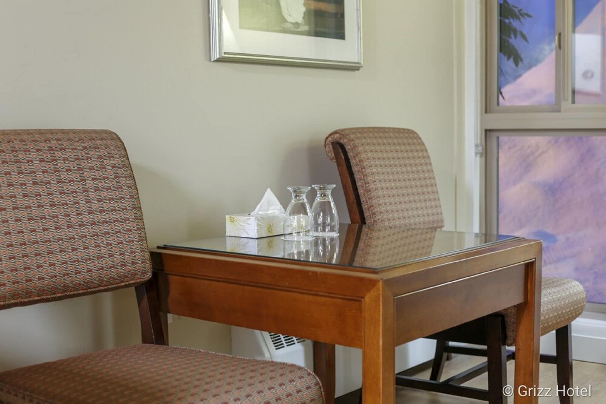 Grizz Hotel Revelstoke Esterno foto