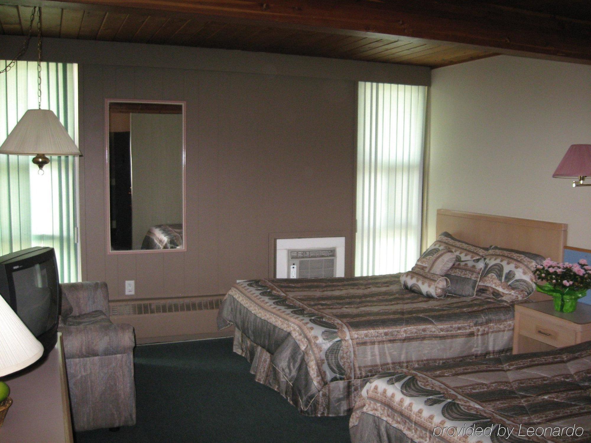 Grizz Hotel Revelstoke Esterno foto