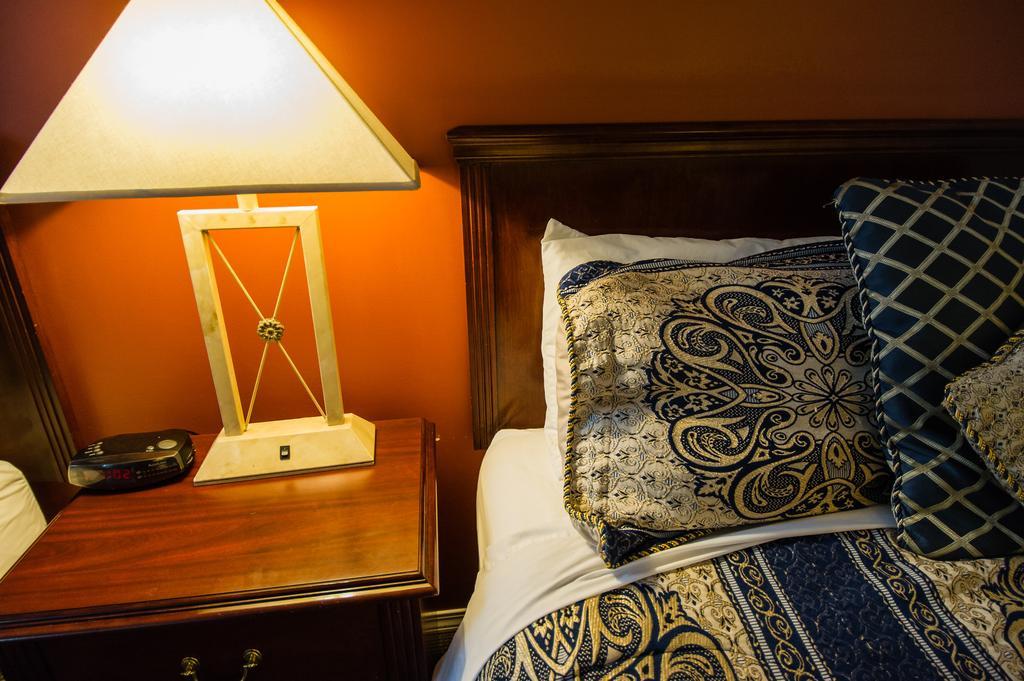 Grizz Hotel Revelstoke Camera foto