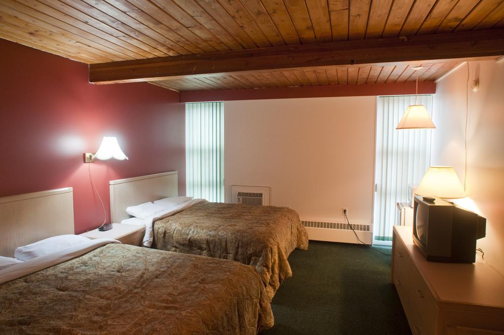 Grizz Hotel Revelstoke Camera foto