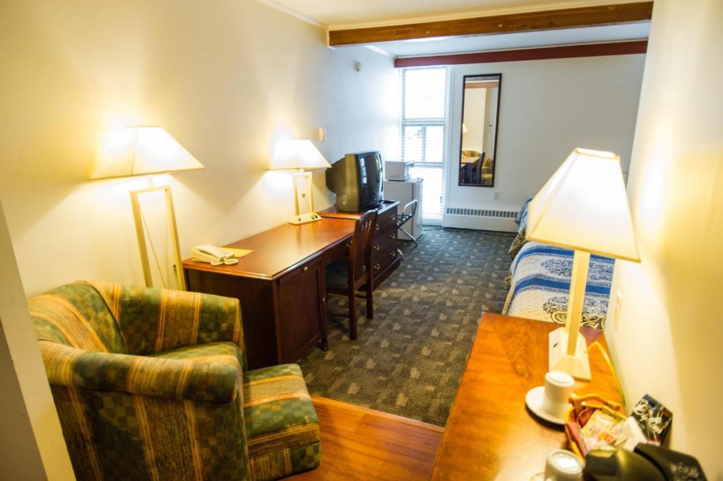 Grizz Hotel Revelstoke Camera foto