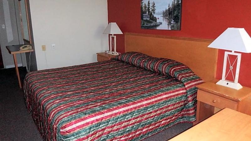 Grizz Hotel Revelstoke Esterno foto