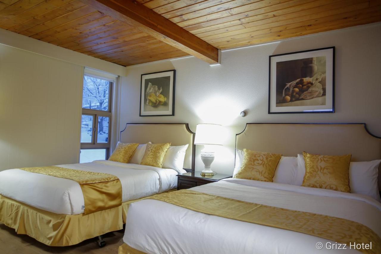 Grizz Hotel Revelstoke Esterno foto
