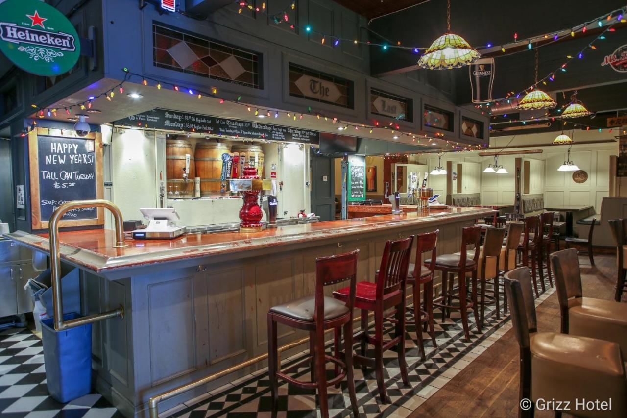 Grizz Hotel Revelstoke Esterno foto