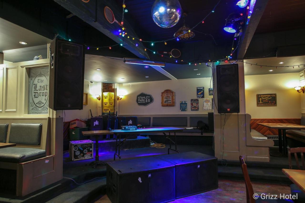 Grizz Hotel Revelstoke Esterno foto