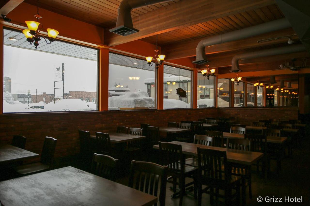 Grizz Hotel Revelstoke Esterno foto