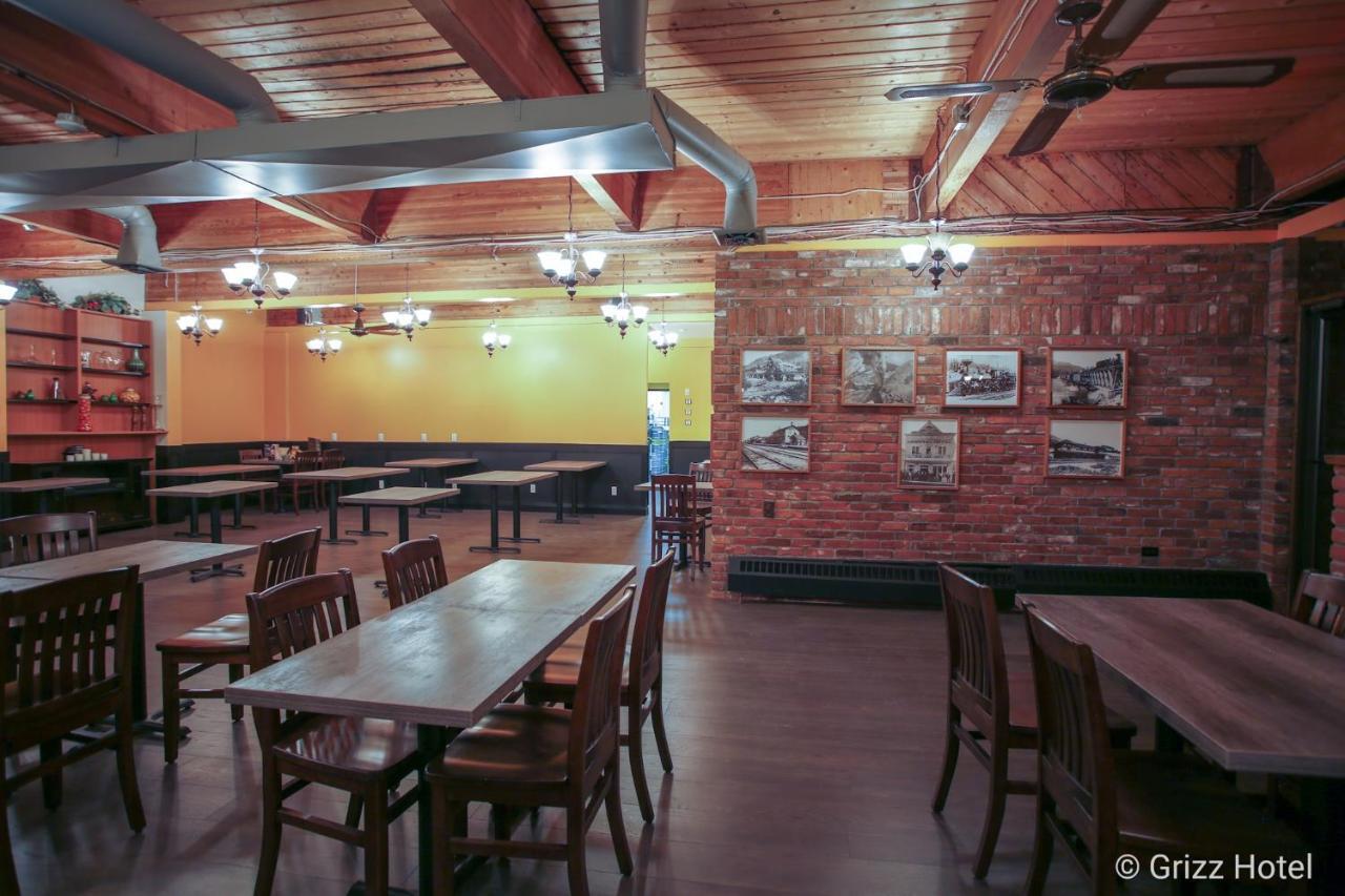Grizz Hotel Revelstoke Esterno foto